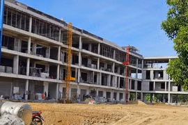 Dự án Trường THPT Phan Thành Tài: Lộn xộn công trường, vắng bóng thiết bị chuyên dụng? [Kỳ 1]
