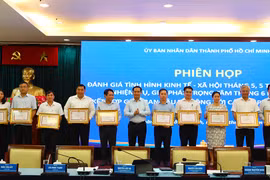 TPHCM khen thưởng 10 đơn vị dẫn đầu về giải ngân vốn đầu tư công