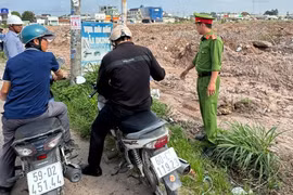Đồng Nai: Bắt quả tang hai doanh nghiệp đổ lén 12.000 m3 chất thải trái phép