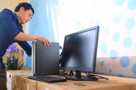 Gói thầu 12,5 tỷ đồng “chết lâm sàng”: Hơn 600 máy tính bị kẹt, học sinh chờ thiết bị?