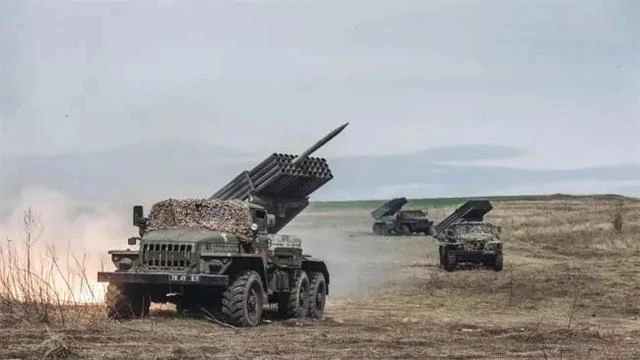 Tổng thống Ukraine thừa nhận: Tình hình Donbass đảo ngược trong 24 giờ