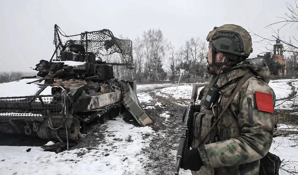 Quân Ukraine ở Kursk lũ lượt ra hàng, Kiev khẳng định không rút lui
