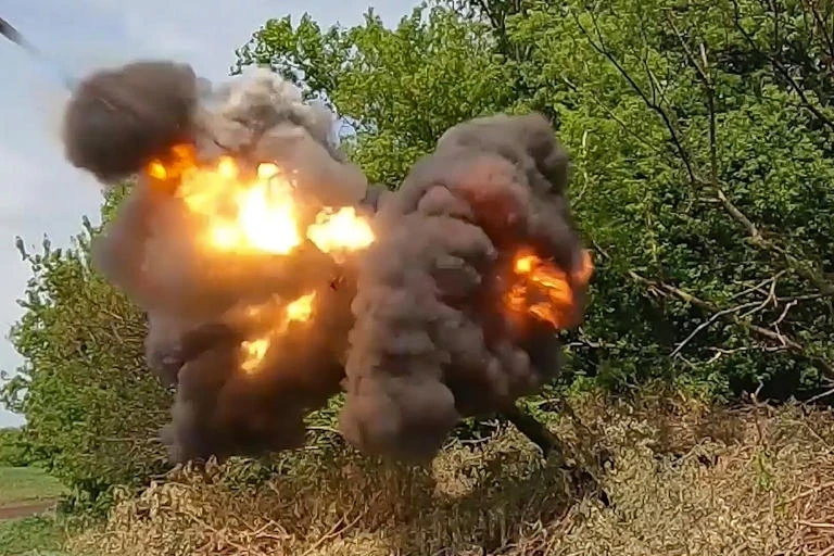 Chiến thuật “thiêu đốt” của Nga buộc Ukraine rút khỏi đông Chasov Yar