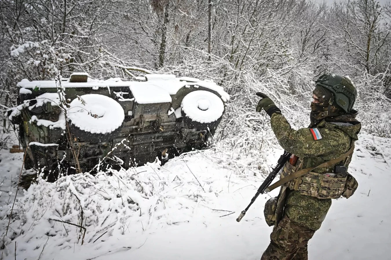 Quân Nga ồ ạt vượt biên giới Ukraine, tái chiếm nhiều khu vực