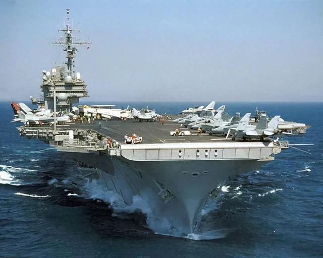 Uy lực tàu sân bay lớp Kitty Hawk của Mỹ 