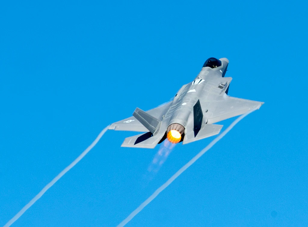 Một con chim đại bàng đã phá hủy F-35 giá trăm triệu USD