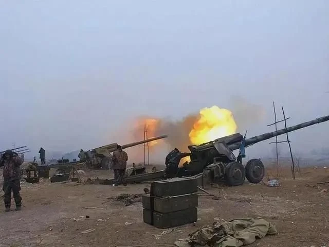 Việc triệt thoái khỏi Kherson chỉ là vỏ bọc, quân Nga tiến vào Donbass