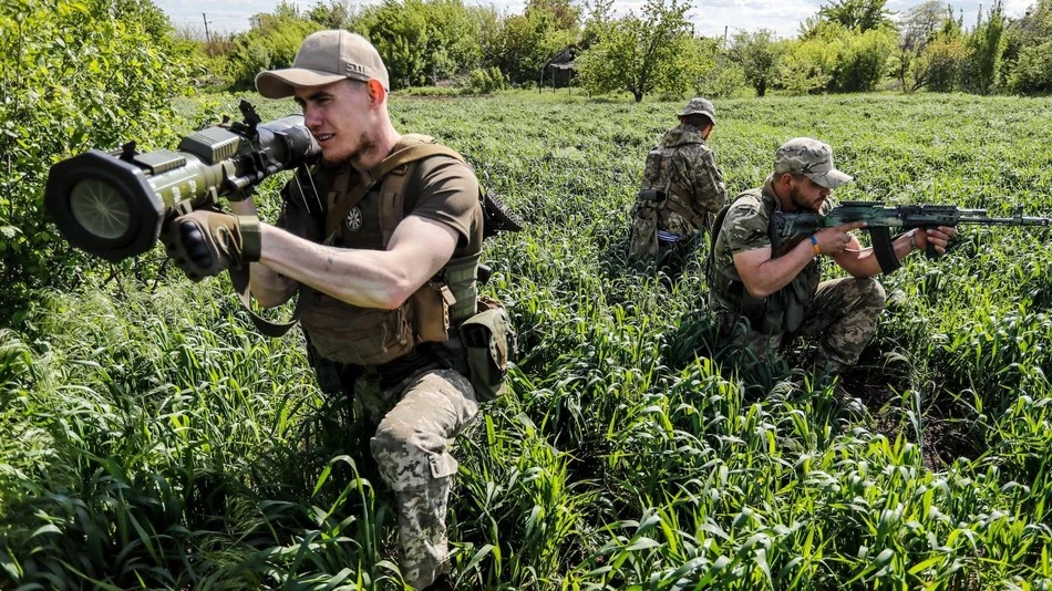 Quân đội Nga và Ukraine sau 9 tháng xung đột