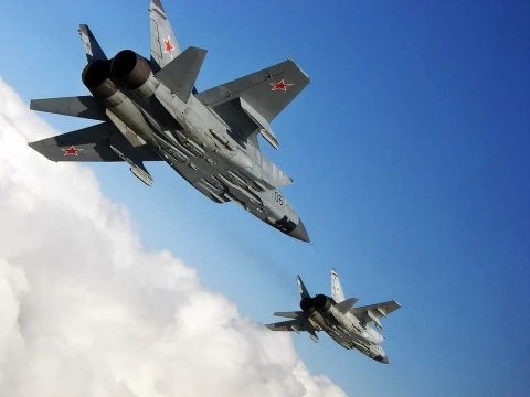 Tiêm kích MiG-31 vờ bổ nhào, tàu sân bay Anh "thót tim"