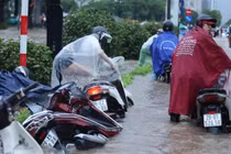 Bão số 5 suy yếu thành áp thấp nhiệt đới, miền Bắc và miền Trung mưa lớn