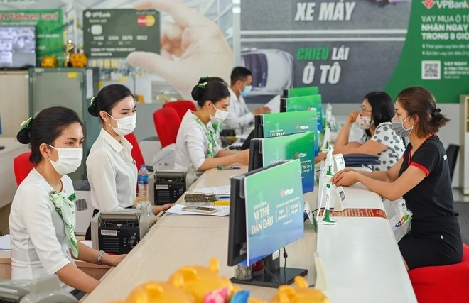 Ngân hàng cắt gần 3.000 người nhưng vẫn tuyển mới: Cuộc cải tổ AI
