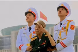 Chuyện kể về vị Đại tá duy nhất chào cờ "sai điều lệnh"