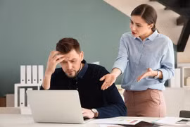 Người EQ thấp thường vô thức nói 5 câu khiến người khác xa lánh