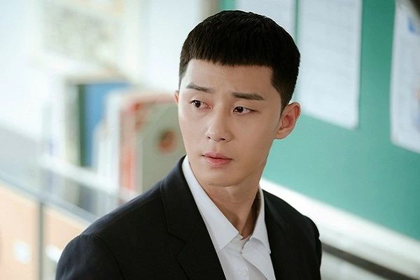 Bắt trend tóc ngố tàu của Park Seo Joon trong “Itaewon Class” 