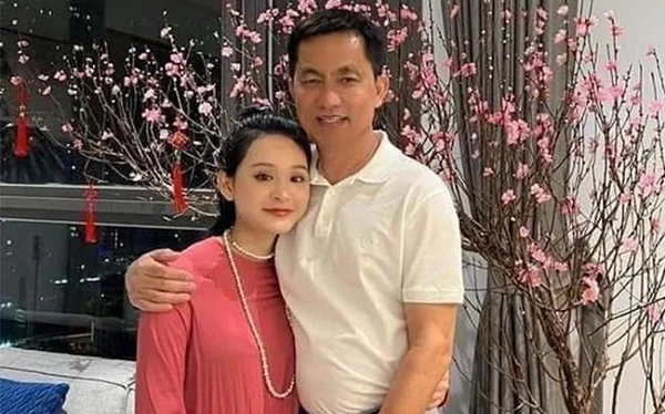 Chi tiết chiếc điện thoại “không phải dạng vừa” CEO Hồ Nhân sở hữu