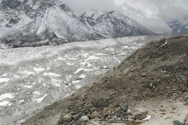 Cảnh báo: Núi Himalaya đang tan chảy, đe dọa an nguy gần 2 tỷ người! 