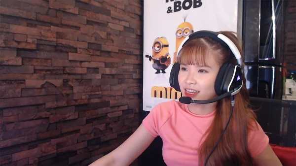Khởi My, Ngô Kiến Huy bỗng dưng chuyển nghề sang làm streamer