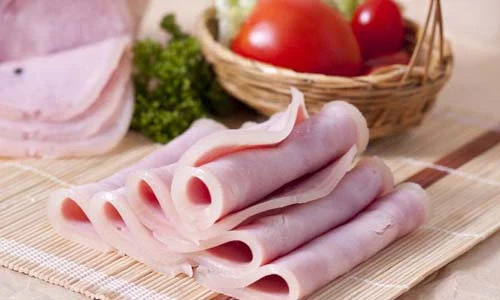 Cảnh báo nguy cơ ung thư khi ăn giăm bông ngày Tết 